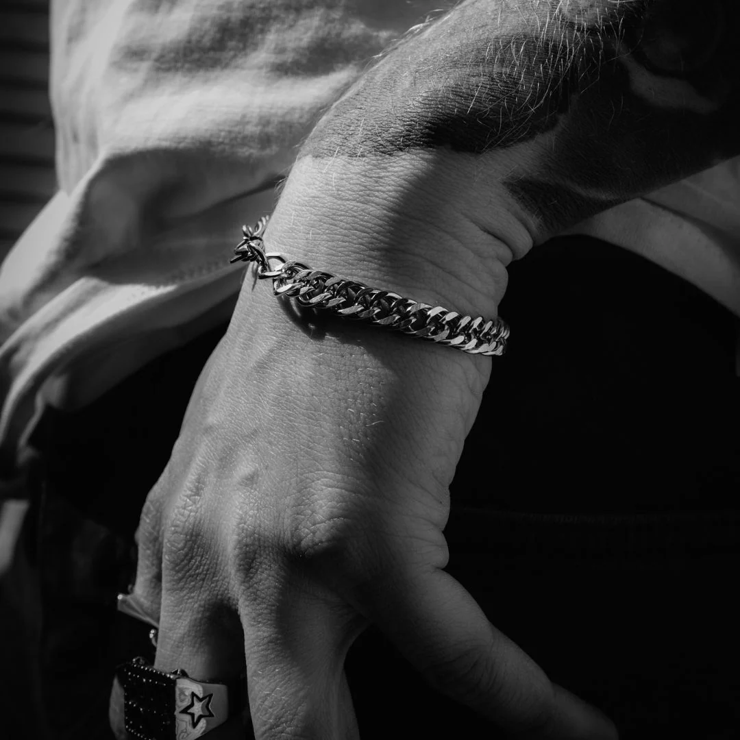 THE CHAIN. - Image 4